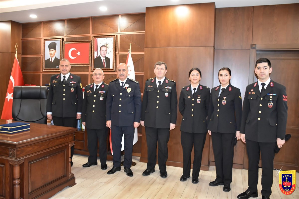 12.04.2023 tarihinde Rize İl Jandarma Komutan Jandarma Albay Ali GÜNGÖR ve Beraberindeki heyet ile birlikte Emniyet teşkilatının kuruluş haftası münasebeti ile yapılan ziyaret