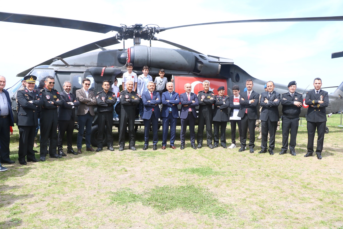 Cumhuriyetimizin 100'üncü Yılında Jandarma Çelik Kanatlar Uçuş Gösterisi