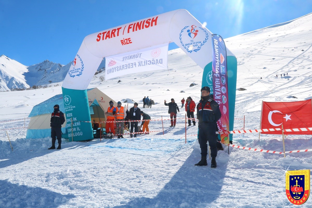 12.02.2022 tarihinde İkizdere Cimil Köyünde yapılan Türkiye Kayak Şampiyonasında Jandarma !