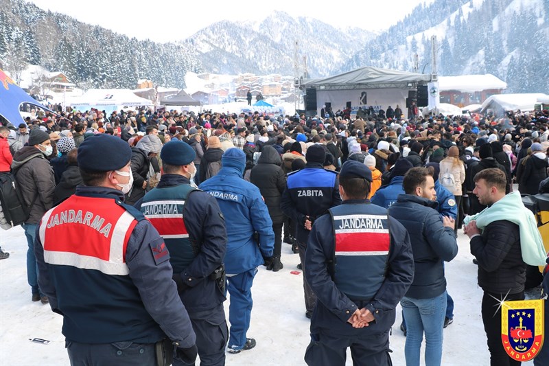 28-29-30.01.2022 tarihlerinde düzenlenen Ayder Yaylası Kar Festivalinde Jandarma !