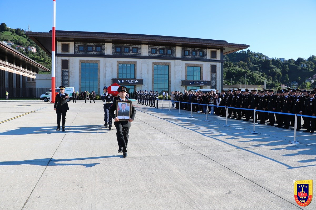 25.09.2022 tarihinde Rize İl Jandarma Komutanlığında Şehit J.Uzm.Çvş. Osman ÖZSOY için Düzenlenen Uğurlama Töreni